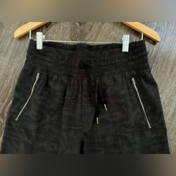 Athleta Camden Printed Jogger in size 6 - Picture 5 of 7